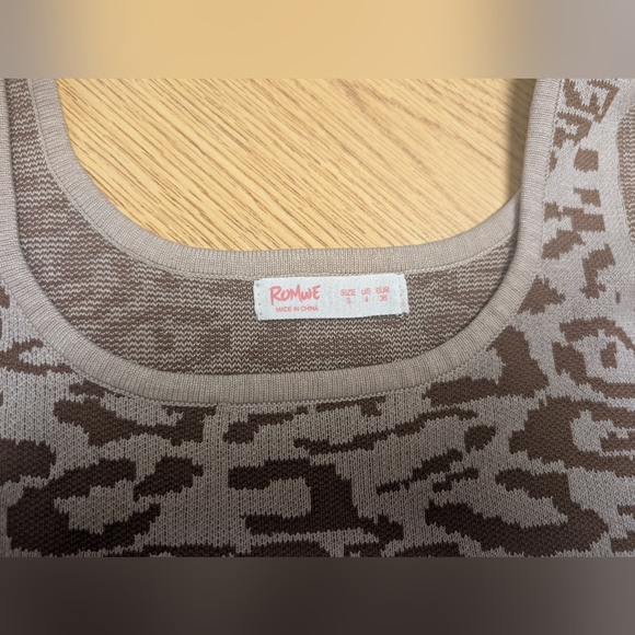 ROMWE Brown Patterned Knit Top - Picture 2 of 4